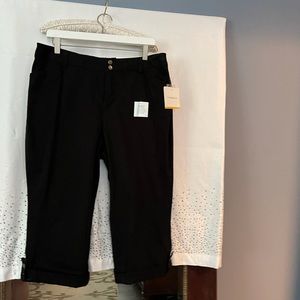 Woman’s black NEW Croft&Barrow Capris